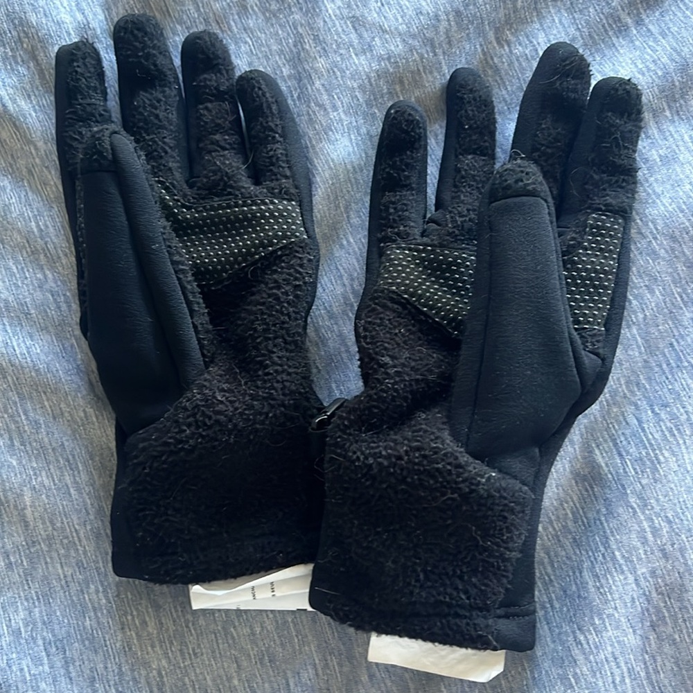Gloves - Picture 2 of 3